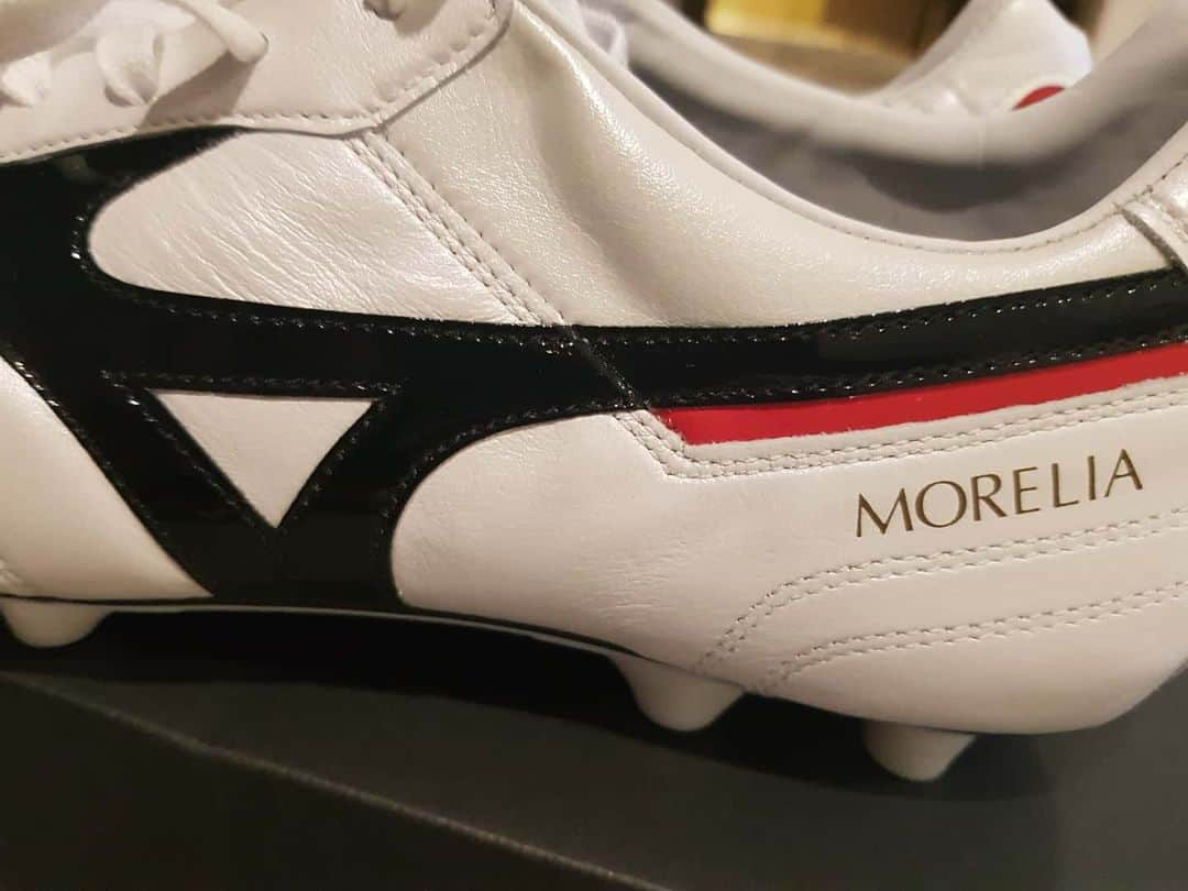 ハ・ソンミンさんのインスタグラム写真 - (ハ・ソンミンInstagram)「2020season  느낌 좋다 mizuno  모렐리아 올드버젼  잘부탁해💪💪 #경남fc #mizuno」2月12日 17時27分 - hasungmin8