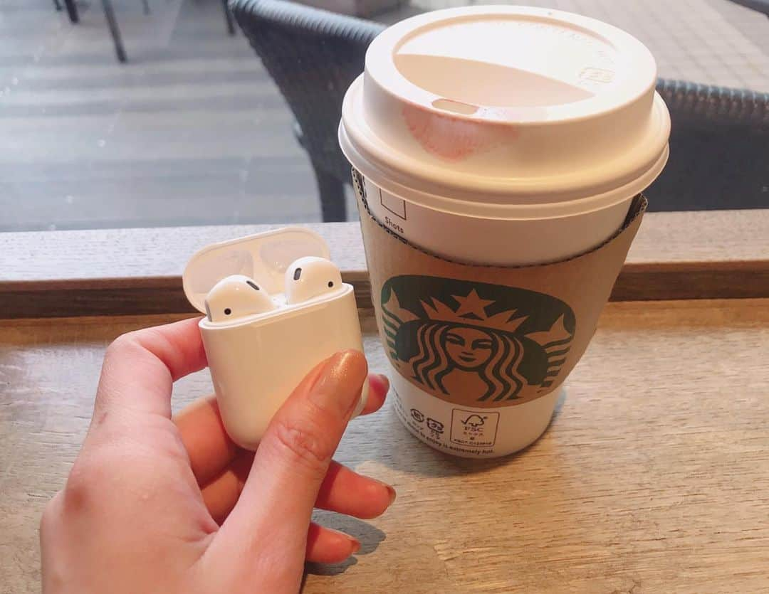 日吉晶羅さんのインスタグラム写真 - (日吉晶羅Instagram)「. ❤️ . . #優秀  #Apple #AirPods  #bluetooth #💞💞 #instagood #いいね #フォローミー #starbucks #coffeebreak #筋肉 #美人 #痩せ #筋肉女子 #イヤホン #ソイラテ #fitnessgirl #ヒップアップ #引き締め #エアポッツ #腹筋女子 #美尻 #美脚 #workout #モデル #スタバ信者 #スターバックス #ネイルデザイン #followｍe #thankyou」2月12日 17時54分 - akira_kirakira_