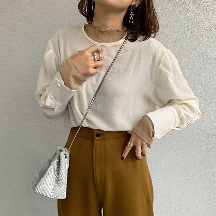 Locariのインスタグラム：「【プチプラからオシャレさん愛用ブランドまで！新作続々「春待ち服♡」カタログ】 ぜひ記事をチェックシてみて下さい♡ photo by @8miiiko9 さん  #fashion #シンプルコーデ #プチプラコーデ #大人カジュアル #ワントーンコーデ #ベージュコーデ #uniqlo #ユニクロ#gu#ジーユー」