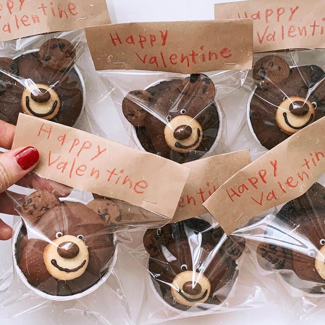 k i ｒa r a のインスタグラム：「𝐇𝐚𝐩𝐩𝐲 𝐯𝐚𝐥𝐞𝐧𝐭𝐢𝐧𝐞♥﻿ ﻿ 今年は手作り🥣🍫﻿ ﻿ 流行りのくまマフィン🐻﻿ 作ってみたよ~♥」