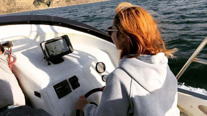 尾島知佳のインスタグラム：「The New Zealand 🇳🇿 lol  I could drive to the ship 🛳  We couldn’t fishing 🎣 but I had a great time😆  #ニュージーランド #nz #newzealand #manaisland #fishing🎣 #myworkingholiday #ワーホリ #ワーキングホリデー #ニュージーワーホリ #最高の仕事終わり」