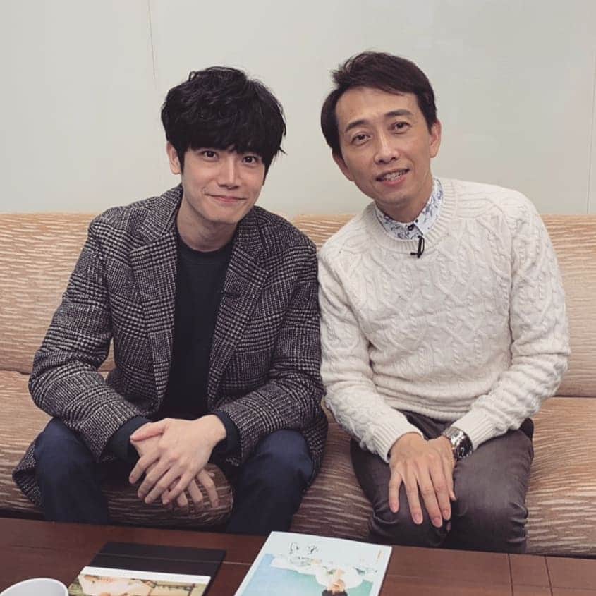ハン・チャン（張行）のインスタグラム：「你們都說我好久沒動態出現🤪 這次真的謝謝哥邀約！聊到忘記時間。 謝謝收看、跑來的你們，辛苦了~🙏 #沒跟到記得看重播 . @ssuperanan @anansuperstar @juiching6316 . #安安大明星」
