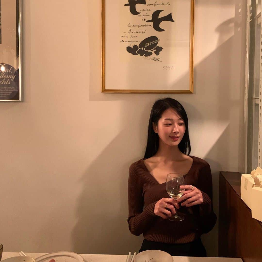 ミナ さんのインスタグラム写真 - (ミナ Instagram)「와인잔 탐내는 중🥂👀」2月12日 19時13分 - blossomh_