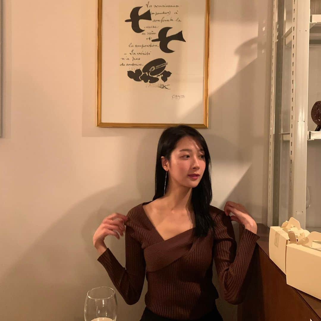 ミナ さんのインスタグラム写真 - (ミナ Instagram)「와인잔 탐내는 중🥂👀」2月12日 19時13分 - blossomh_