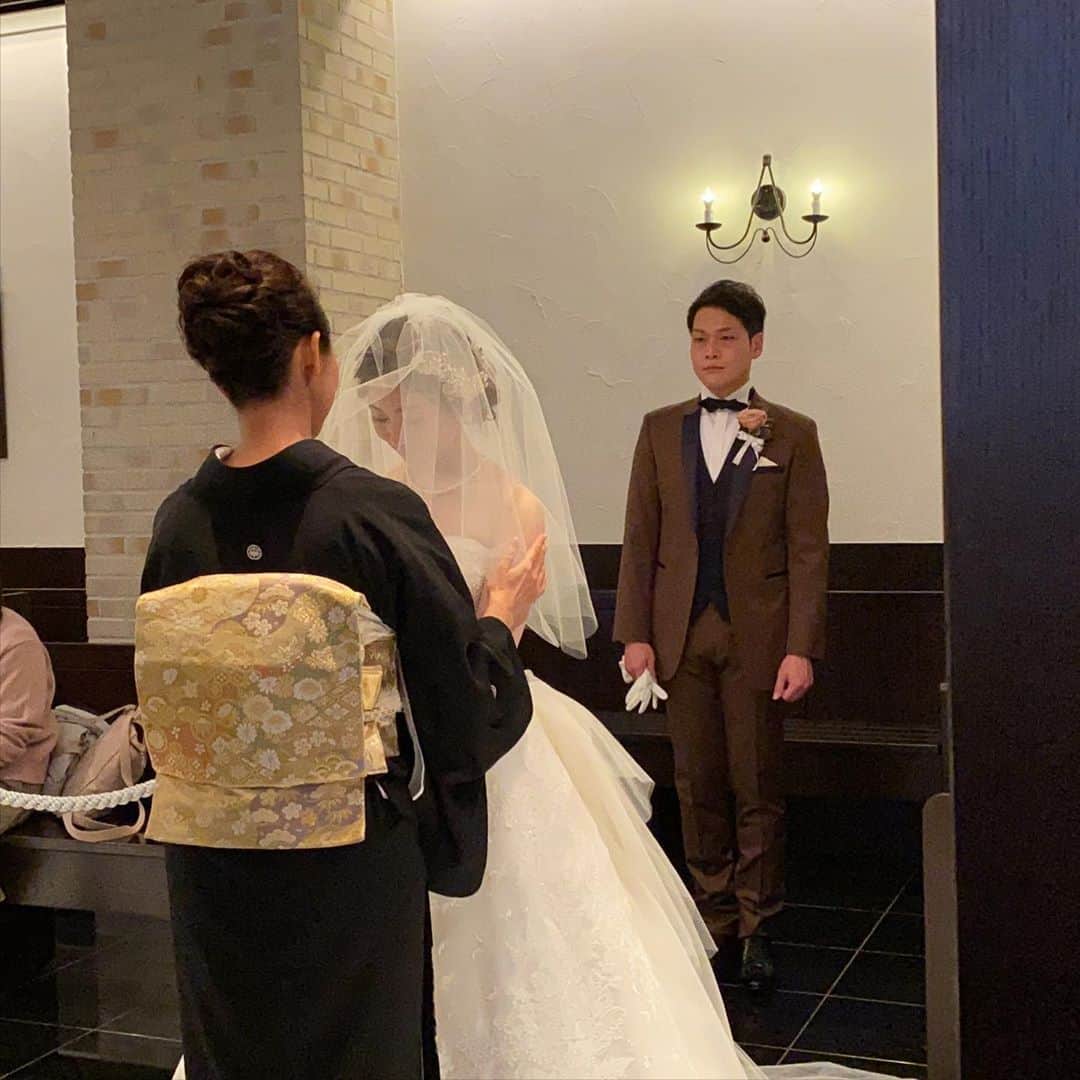 ホテルモントレ銀座 ブライダルサロンのインスタグラム：「#Hotelmonterey #モントレグループ #ホテルモントレ銀座 #ホテルモントレラスール銀座 #モントレウェディング #チャペル #ブライダルレッスン #ベールダウン #結婚式 #結婚式準備 #花嫁準備 #モントレ花嫁 #モントレ花婿 #Instawedding #プレ花嫁 #アンティーク #クラシカル」