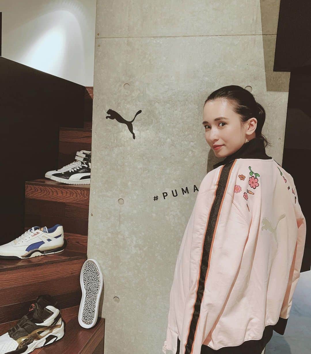 持永真実のインスタグラム：「.﻿ 今日は久しぶりにPUMA HOUSEへ🐆﻿ 新しいプロダクト可愛かったなぁ🤤﻿ 最近はスポーツウェアが私服化しているわたしです🙋🏻‍♀️﻿ ﻿ ご無沙汰していた、りせちゃんとたくさん話せてハッピー💛﻿ ﻿ 今チャレンジしたいことがいくつもあるから実現できるように準備や土台づくりに励みます💪✨﻿ みんなと一緒に楽しく健康になれること企画していきたいなぁ☺️﻿ #PUMA」