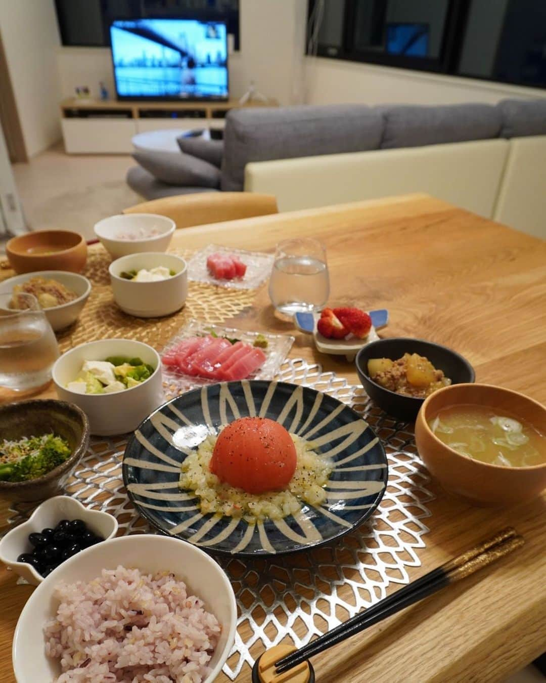 前寛之のインスタグラム：「今日は初めての我が家の夜ごはん投稿🍽  毎日楽しんで、 美味しいごはん作ってくれてます🙍🏻‍♀️」