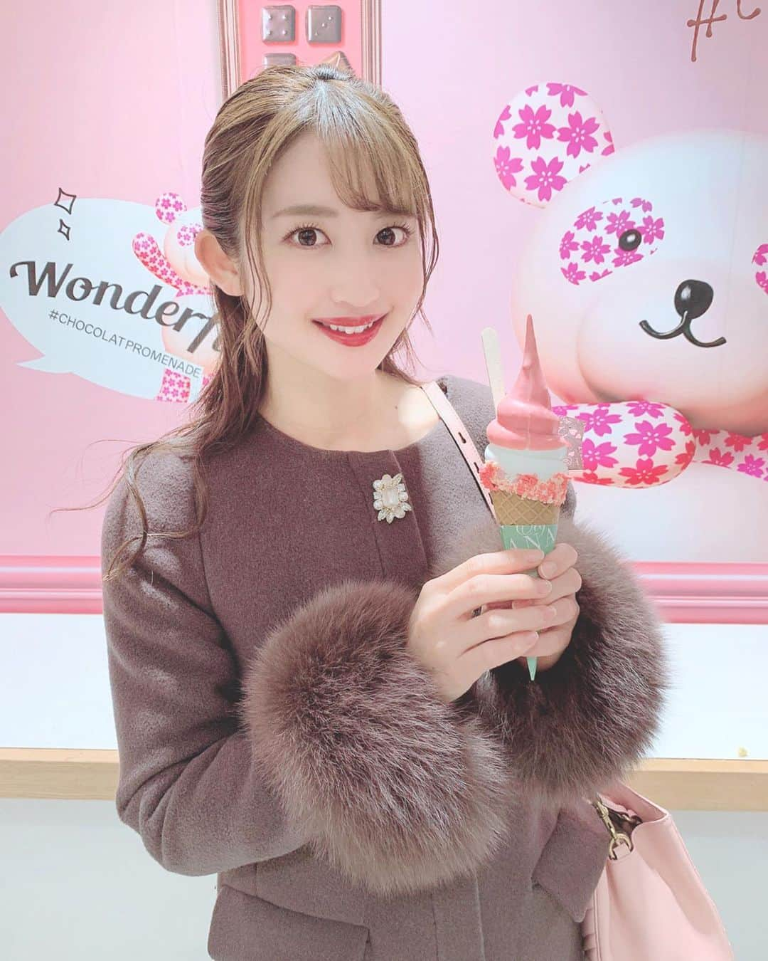 沢井里奈さんのインスタグラム写真 - (沢井里奈Instagram)「♡ . 昨日はLIVEの後に メンバーちゃんと一緒に ｢ショコラプロムナード2020｣に 行って来ました🍫💝 . カフェタナカのソフトクリーム、 今年のも可愛くて美味しすぎました🍦🌸 去年食べてお気に入りの チョコレートもゲット🍵✨ . 今年も行けてよかったです☺️💓💓 . #さわーコーデ 👗 outer♡ #apuweiserriche . #valentine #chocolate #matsuzakaya #ootd #coodinate #fashion #instafashion #instalove #instagood #instagramjapan #japanesegirl #girls #사복 #옷스타그램 #팔로우 #셀카 #얼스타그램 #메이크업 #ショコラプロムナード #バレンタイン #チョコレート #松坂屋名古屋店 #栄 #名古屋 #沢井里奈」2月12日 19時35分 - sawairina