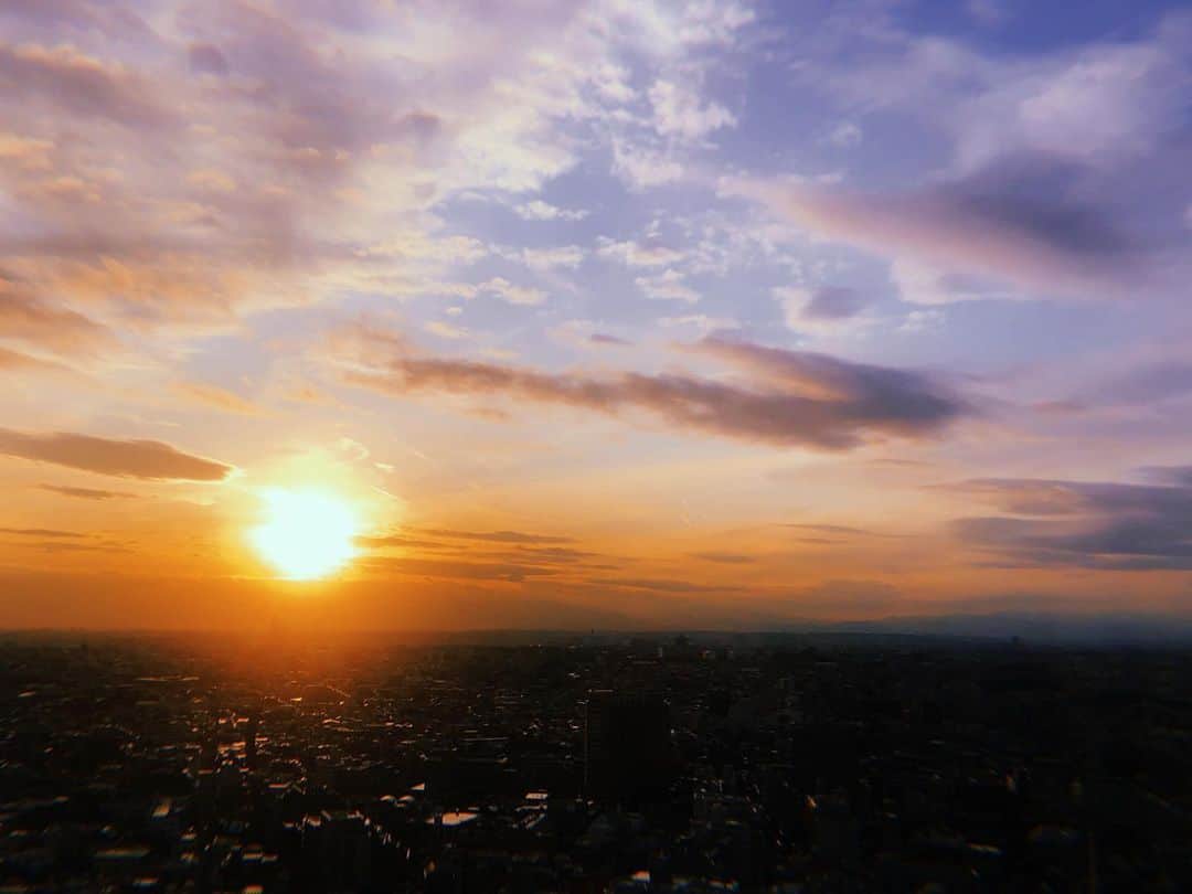 深沢紗希さんのインスタグラム写真 - (深沢紗希Instagram)「いつだかの空を沢山載せていきます！ #フィルムカメラ#フィルム #今日の空#夕焼けこやけ #写真好きな人と繋がりたい」2月12日 19時39分 - saki_fukasawa