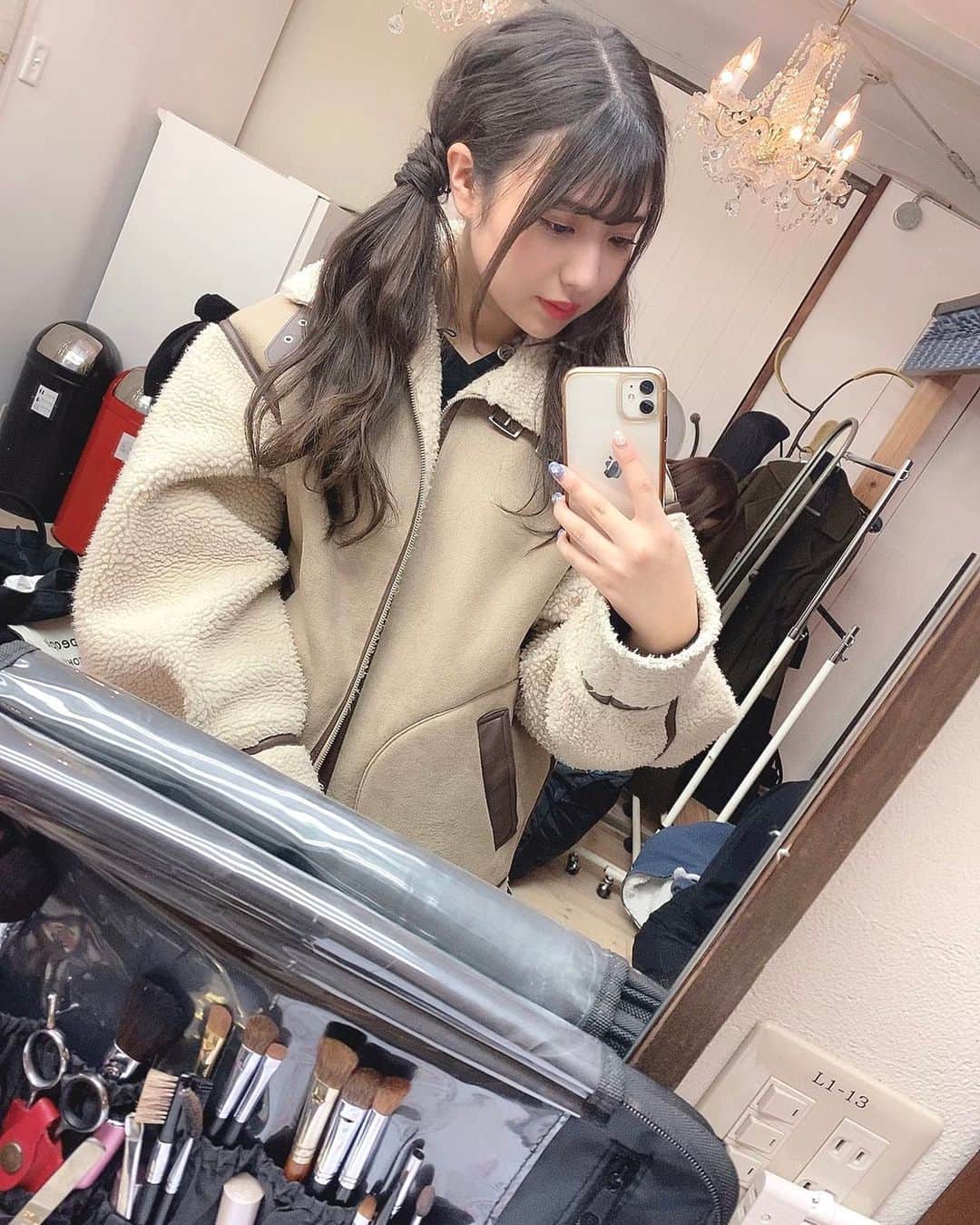 小玉梨々華のインスタグラム：「とある番組の収録でした☺︎ 色んな意味で頑張ったのでお楽しみに！  今日はヘアメイクさんに ウェーブ巻きのツインテールしてもらったよう」