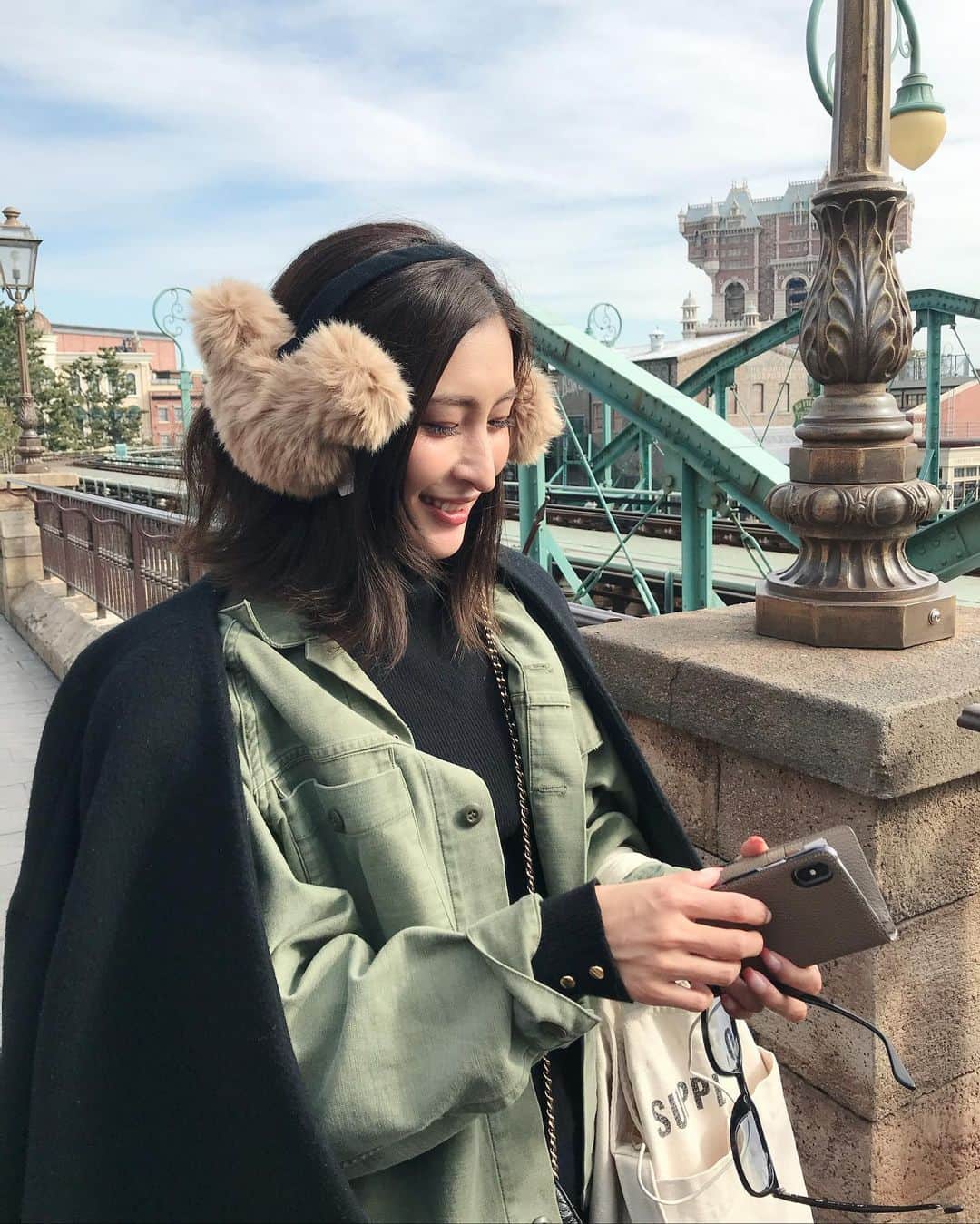 Ayaさんのインスタグラム写真 - (AyaInstagram)「tokyo_disneysea . 多分5年ぶりのディズニーリゾート 近所の高校生の男の子にばったり こんな広いディズニーでばったり！ そんなディズニーのカジュアルコーデ #人がいないのは #休園じゃないですよ tops @titivate jacket @apstudio.jp  shoes @pellico_sunny」2月12日 20時15分 - aya_green1010