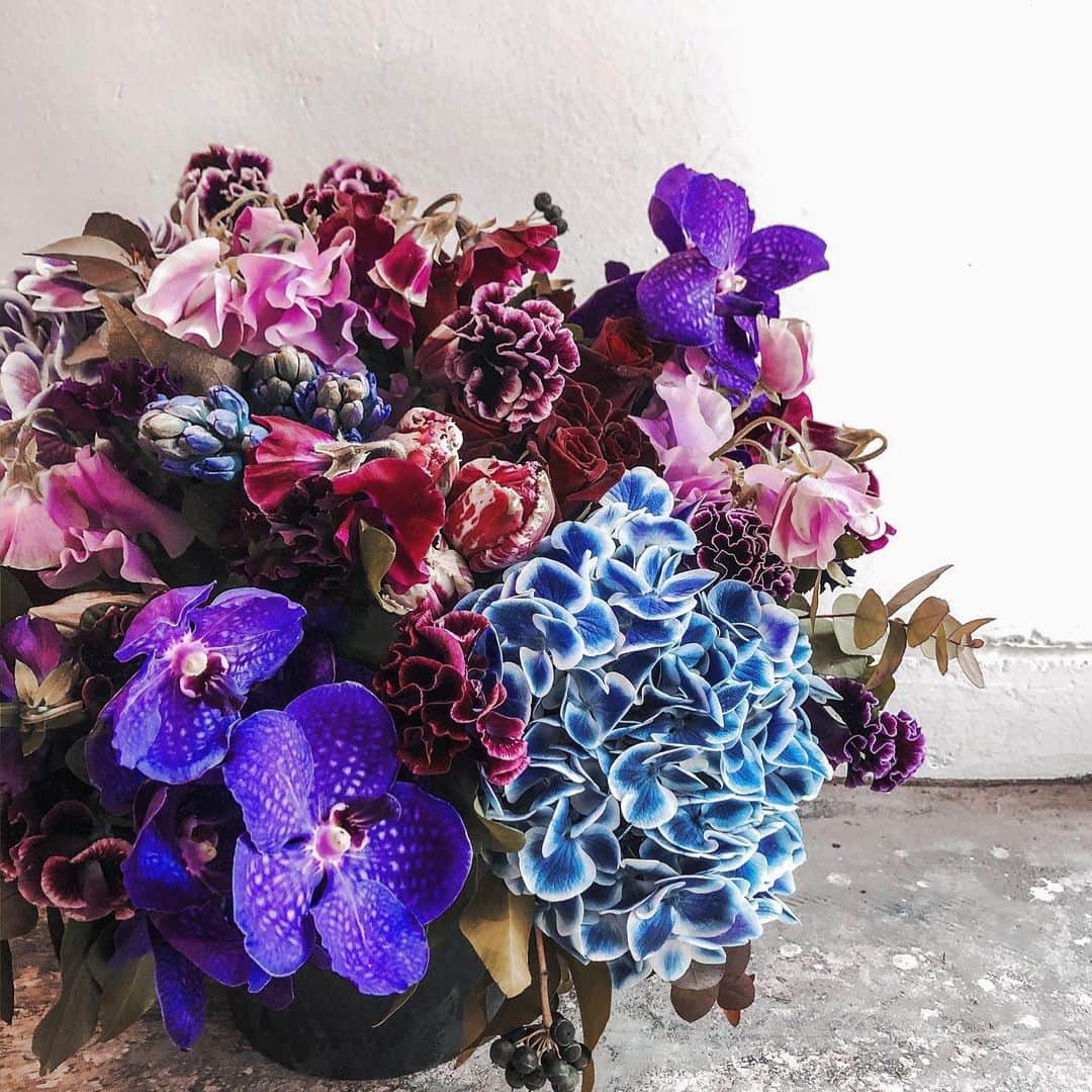 giraffeのインスタグラム：「#food #giftflower #flower #flowers #flowerart #flowerdesign #flowerpower #flowerstagram #flower #flowerarrangement #flowerbouquet #florist #floral #florals #floralart #floraldesign #art #design #nature #beauty #simplicity #sophistication #catering #wedding#osaka#japan #tokyo #花のある暮らし #花のある生活　#花束」