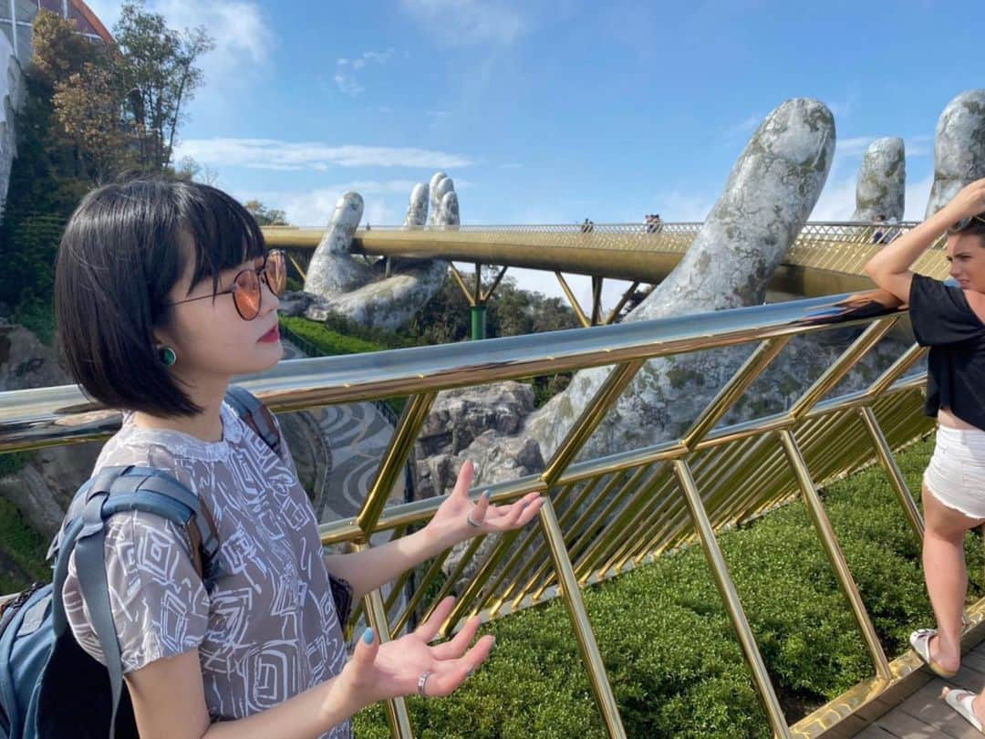 中川美優さんのインスタグラム写真 - (中川美優Instagram)「世界最長のロープウェイで天空の遊園地とやらに行ってきた#バーナーヒルズ#神の手#世界の果てまでイッテみゆう#ベトナム#ダナン」2月12日 20時20分 - nakagawamiyuu