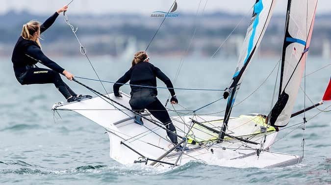 パリス・ヘンケンのインスタグラム：「the sun came out to play today☀️thank you to @olita_shop for keeping the sunburn to a minimum while we sail! | qualifying series ✔️ three more days and lots more racing left」