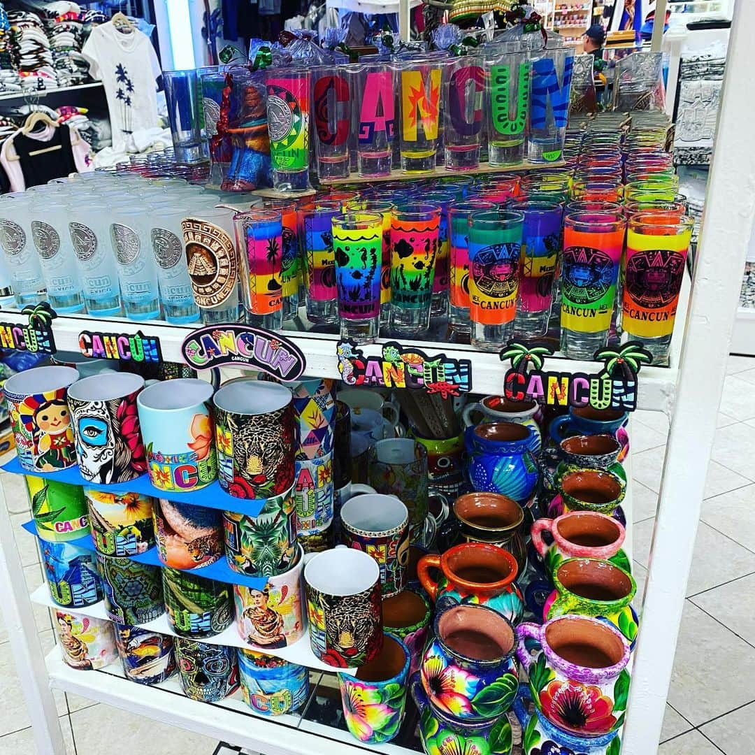 RyosukeTakenakaさんのインスタグラム写真 - (RyosukeTakenakaInstagram)「#cancun#mexico#shop#street」2月12日 20時41分 - tori.usa8