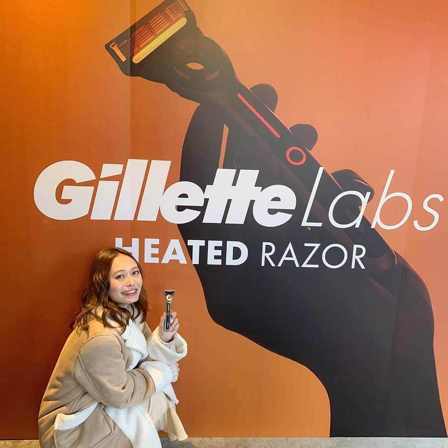 榊本麻衣さんのインスタグラム写真 - (榊本麻衣Instagram)「♡♡﻿ ﻿ ﻿ 男性必見📣🧔！！﻿ ﻿ ﻿ Gilletteより数量限定販売されている﻿ 新製品の"HEATED RAZOR"の﻿ 体験会にお邪魔してきたよ☺️✨﻿ ﻿ ﻿ 2階には実際に体験できる﻿ スペースがありましたよっ🥺👍﻿ ﻿ ﻿ 温度が43℃/50℃の2つが﻿ 切り替え可能みたい(*´灬`*)﻿ ﻿ ﻿ 髭剃りってもぉちょっとおっきな﻿ イメージがあったけど、﻿ こんなスタイリッシュでかっこいいんだね🤭笑﻿ ﻿ ﻿ バレンタインのギフトで贈るもよし、﻿ 髭剃りを買い換えようと思ってた﻿ 男性陣にも良いアイテムだと思うよ🥴💋﻿ ﻿ ﻿ ﻿ ・2/13(木)・14(金) 12:00～20:00の時間で﻿ b space (表参道駅徒歩１分)にて﻿ 新製品"HEATED RAZOR"の体験会が﻿ 行われてるから気になった方は見に行ってみてね😌✨﻿ ﻿ ﻿ ﻿ #Gillette #ジレットラボ #ヒーテッドレーザー #蒸しタオルの心地よさ #髭剃り #ギフト #GIFT #数量限定  #PR」2月12日 20時46分 - maipipii