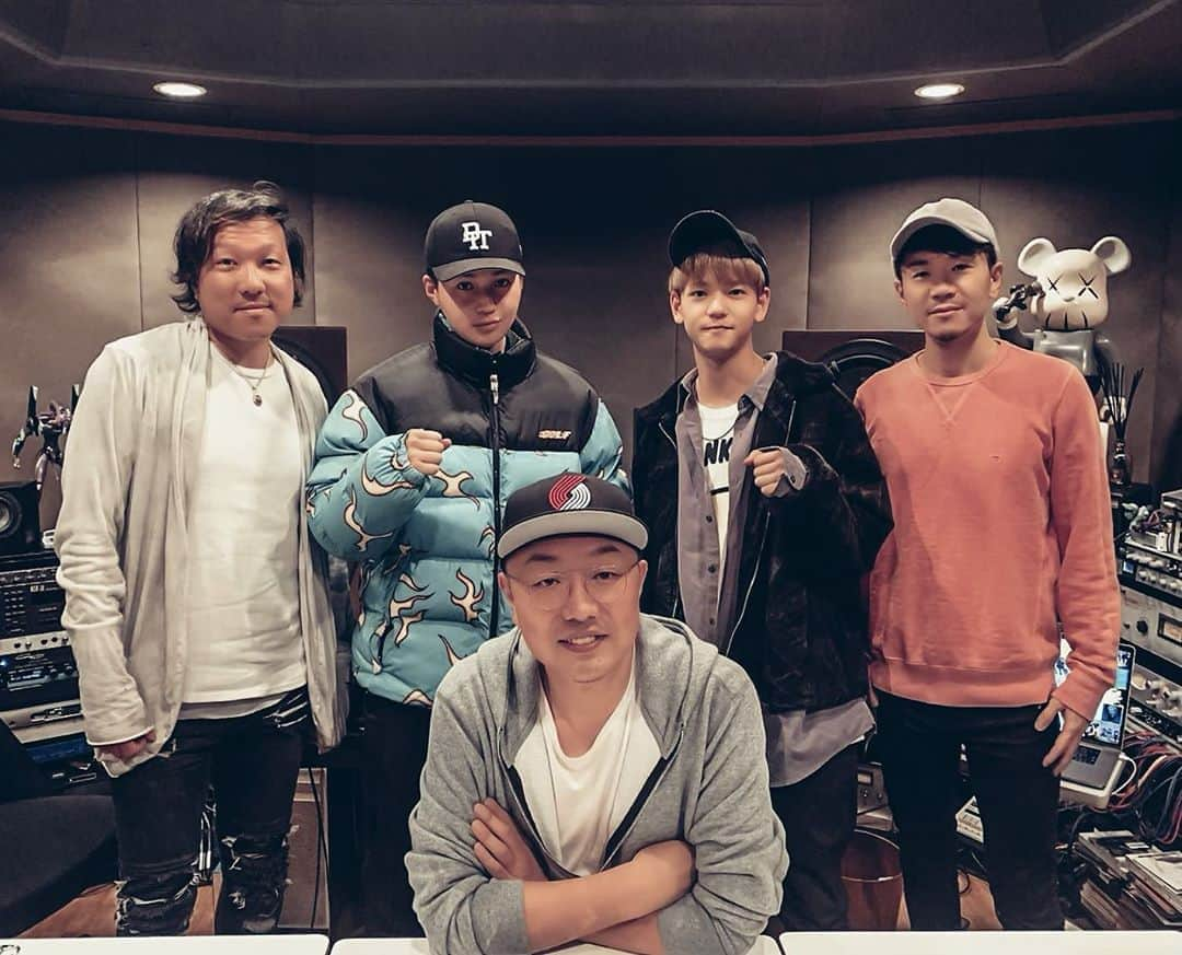 和田昌哉さんのインスタグラム写真 - (和田昌哉Instagram)「FANTASTICS from EXILE TRIBEの 1st Album『FANTASTIC 9』リリース！こちらに収録されているCan’t Give You Upの作詞とボーカルディレクションをしています。  写真は完成直後にスタジオにて。左からヒデさん @hidekawada 八木くん、中島くん、俺、前はD.O.Iさん。だいぶ前の写真なんですが、投稿のタイミングを失ってしまってました。  ボーカルのお二人ともレコーディング楽しそうで、俺も一緒に楽しい時間でした。歌も凄くよかったし、また一緒にスタジオに入れないかな？！笑  FANTASTICS’ 1st album is out, and Can’t Give You Up, which I wrote the lyrics of, is included!  Had a great time directing their vocal session, would do it again in a heartbeat!  #fantastics #fantasticsfromexiletribe #八木勇征 #中島颯太 #hidekawada #doi #masayawada #fantastic9」2月12日 20時47分 - masayawada