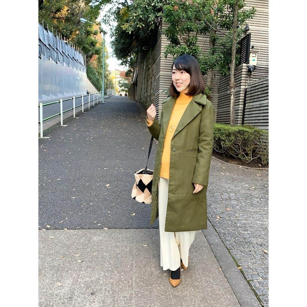 徳山沙季さんのインスタグラム写真 - (徳山沙季Instagram)「. ♡ @gu_for_all_ の #オーバーサイズハイネックチュニック は、明るいカラーでコーデのアクセントになるので秋から今までずいぶんお世話になった一着🥰 . カーキ×オレンジの組み合わせも好きだなぁ🍊 マシュマロパンプスの春カラーが欲しいな、と思っているところです♡ . . #コート　: #deicy  #ニット　#パンプス　: #gu #パンツ　: #univervalmuse . . #ootd #gu_for_all #ponte_fashion #mineby3mootd #oggi #oggijp  #おしゃれさんと繋がりたい #mineプチプラ部 #プチプラコーデ #ポインテッドマシュマロパンプス」2月12日 20時48分 - saki.whitesnow