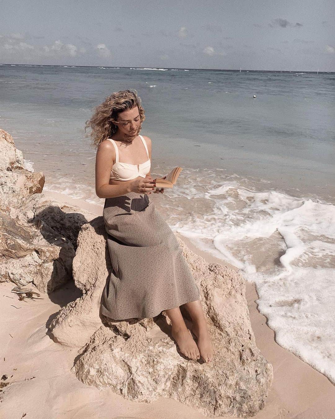 Kelsey Simoneのインスタグラム：「Having my Mako mermaid moment 🌊」