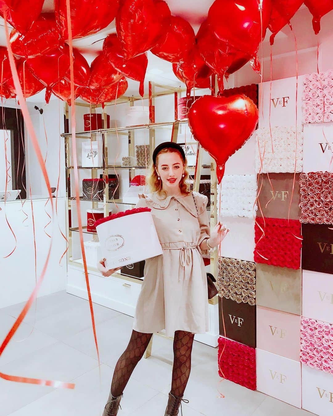 ベッキー・クルーエルのインスタグラム：「HAPPY VALENTINE’S DAY 💓⁣ ⁣ Lucky photos from my beautiful friend @cassiesamji’s event at @venusetfleur last week! We were able to take home one rose each (gifted) and already my house smells so beautiful! They’re powerful roses 🤩⁣ ⁣ I hope you have a great weekend no matter who you’re with and despite the coming storm! ☔️ stay cosy everyone 🙏 thank you @londonbeautifullife for helping me take these pics!」