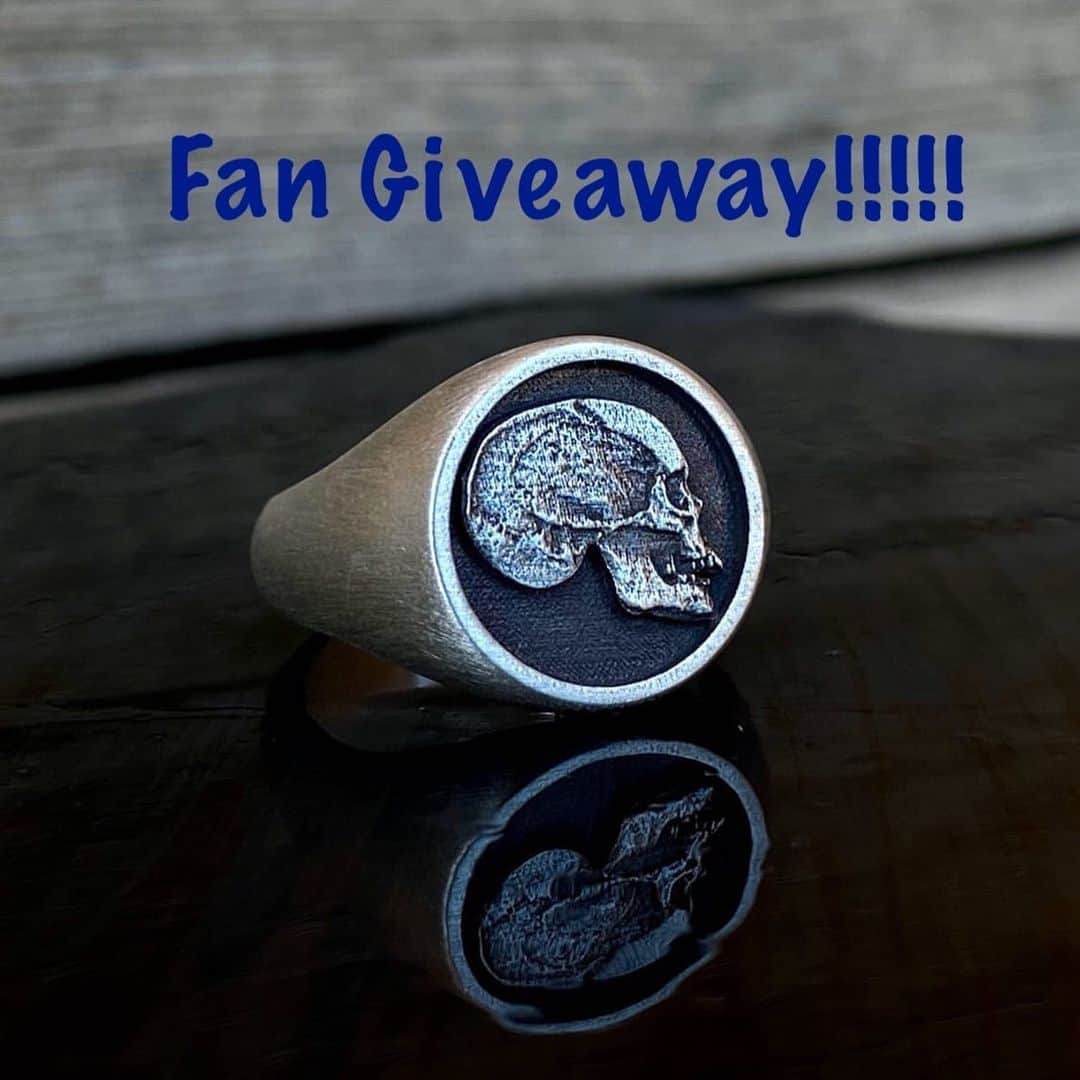 A・J・クックのインスタグラム：「I’ve teamed up with @scottjamesjewelry to create this #criminalminds fan appreciation ring! Head over to @scottjamesjewelry and tell him why you should be picked as our #1 fan. Don’t forget to give him a follow and you could be the lucky winner!! We will choose the winner right before the series finale on February 19th. Don’t forget to watch a brand new episode tonight on @CBS Thank you so much for allowing us to bring you 15 seasons.」