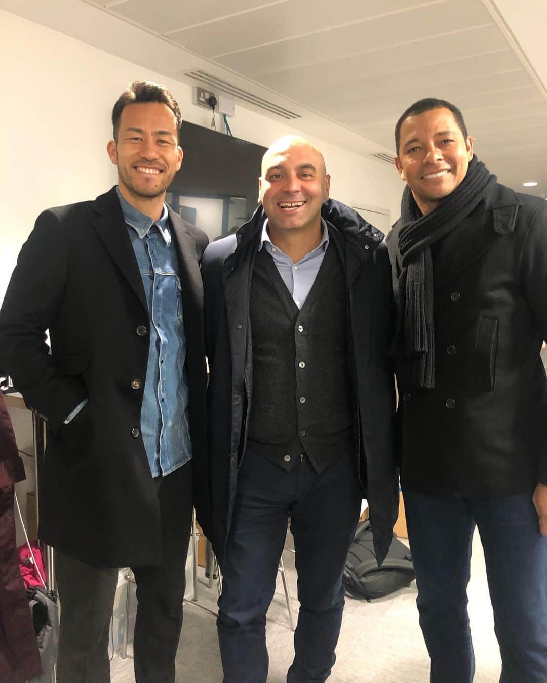 のインスタグラム：「Just before I fly to Italy,  met another football legend🙌🏼🇧🇷 World Cup 🏆  EPL 🏆  FA cup 🏆🏆 #gilbertosilva  #中澤さんと友達らしい」
