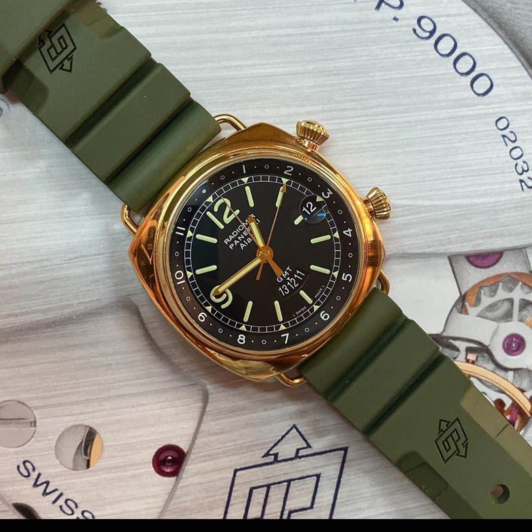 パネライのインスタグラム：「I was pleased that I got to see this beauty in person during my Middle East tour. The #Panerai #PAM238 Rose Gold GMT alarm powered by a Girard Perregaux moevement and A. Schild Alarm system. Pic by my good buddy @horolygrail #paneraicentral」