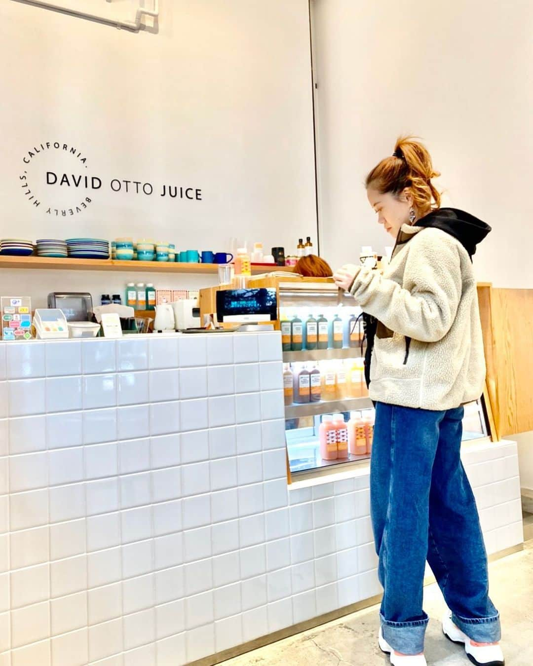 坂本朱里さんのインスタグラム写真 - (坂本朱里Instagram)「🍎🍏🍑🥝🍓🍇🍋﻿ ﻿ ﻿ #コールドプレスジュース﻿ #davidottojuice ﻿ #高いけど身体に良い美味しい　☺️」2月13日 7時10分 - ayari_shimi