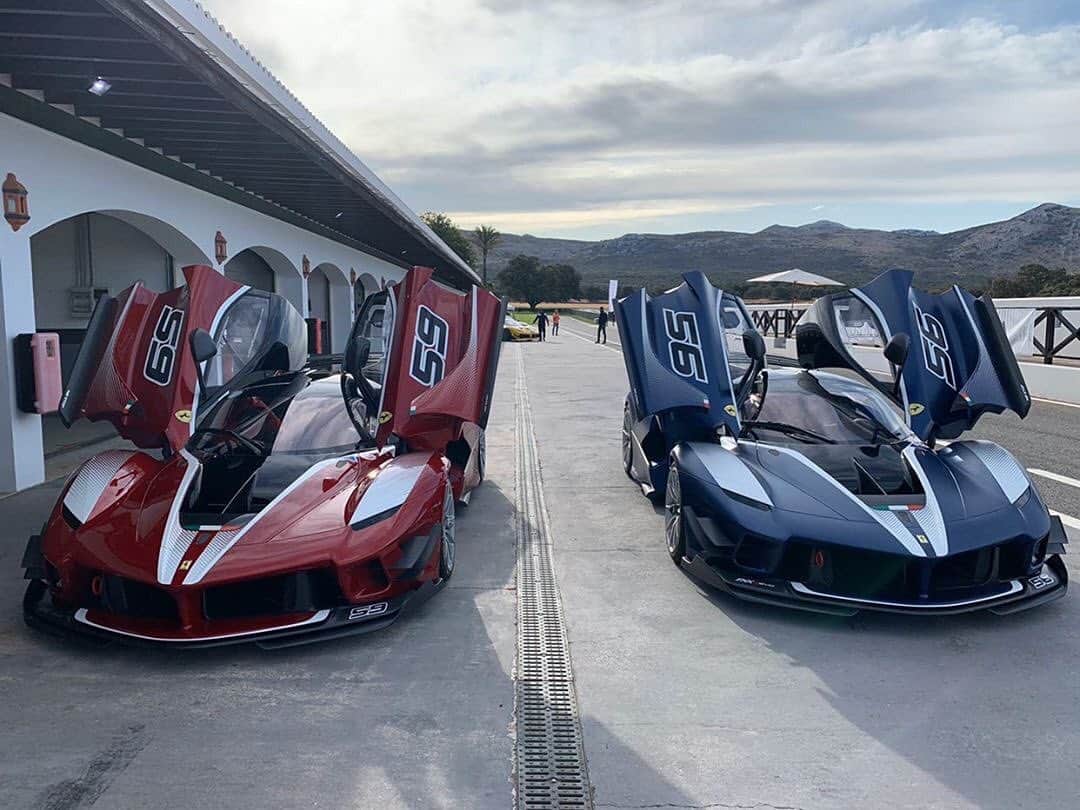 CarsWithoutLimitsさんのインスタグラム写真 - (CarsWithoutLimitsInstagram)「Double trouble Ferraris 🏁 Professional Racing Coach @francesco.castellacci  #carswithoutlimits #ferrari #laf #laferrari」2月13日 7時20分 - carswithoutlimits