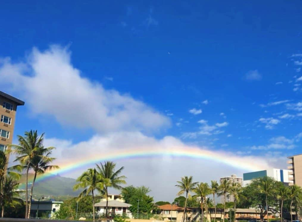 マキ・コニクソンさんのインスタグラム写真 - (マキ・コニクソンInstagram)「今朝の🌈も綺麗だった！✨ ハッピー元気なお虹ちゃまでした！😄💪🏼 #虹のおすそ分け🌈  #ハッピーで元気が一番！」2月13日 7時16分 - makikonikson