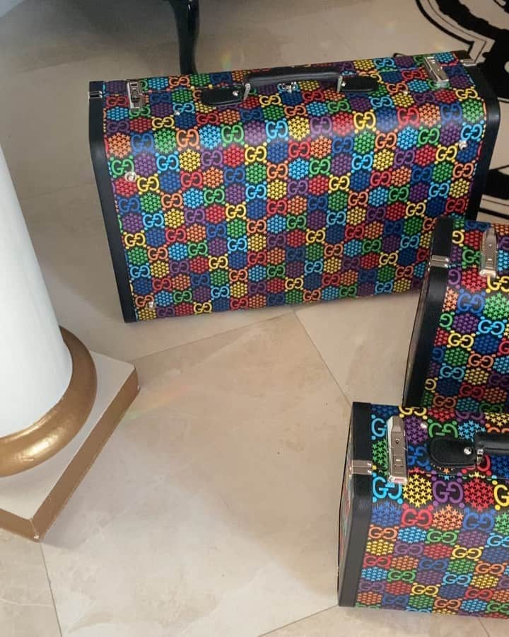 グッチ・メインのインスタグラム：「Thanks @gucci For the BirthdayLuggage 🔥」