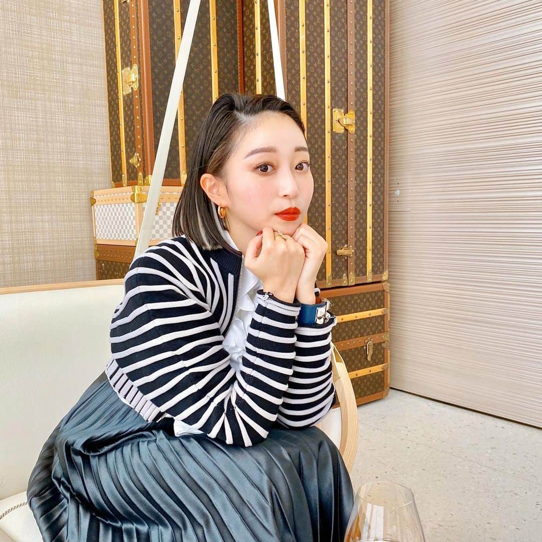 梅谷安里さんのインスタグラム写真 - (梅谷安里Instagram)「世界初ヴィトンのカフェへ♣︎ @louisvuitton  パーティーで内覧してから気になってたの。 やっと来れた素敵空間💋💋💋 今度は奥のSugalaboVも行きたい🥺 #louisvuitton  #lecafev#osaka  #ルイヴィトン」2月12日 22時44分 - anriworld