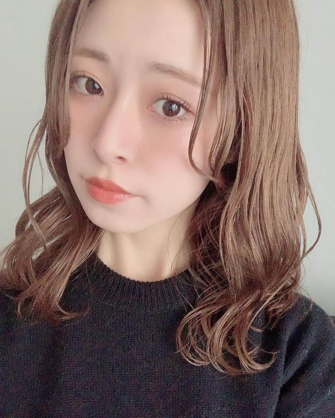 工藤はるかさんのインスタグラム写真 - (工藤はるかInstagram)「ㅤㅤㅤㅤㅤㅤㅤㅤㅤㅤㅤㅤㅤ この前のメイク♡  優しい印象にしたいときはアイラインをペンシルに。  dejavu クリームペンシルの 限定色ブロンズブラウン（2/14発売）が最近のお気に入り..！ ほんのり赤みのあるブラウンでかわいいのです ㅤㅤㅤㅤㅤㅤㅤㅤㅤㅤㅤㅤㅤ 楕円形の芯で細くも太くも描けて、 芯が柔らかくてスルスル描けるのに 落ちにくい、ヨレない◎ もう何本もリピートしてるアイライナーです！  ㅤㅤㅤㅤㅤㅤㅤㅤㅤㅤㅤㅤㅤ #クリームペンシル #限定色ブロンズブラウン #デジャヴュ #PR @dejavu_official.jp」2月12日 22時43分 - har_326