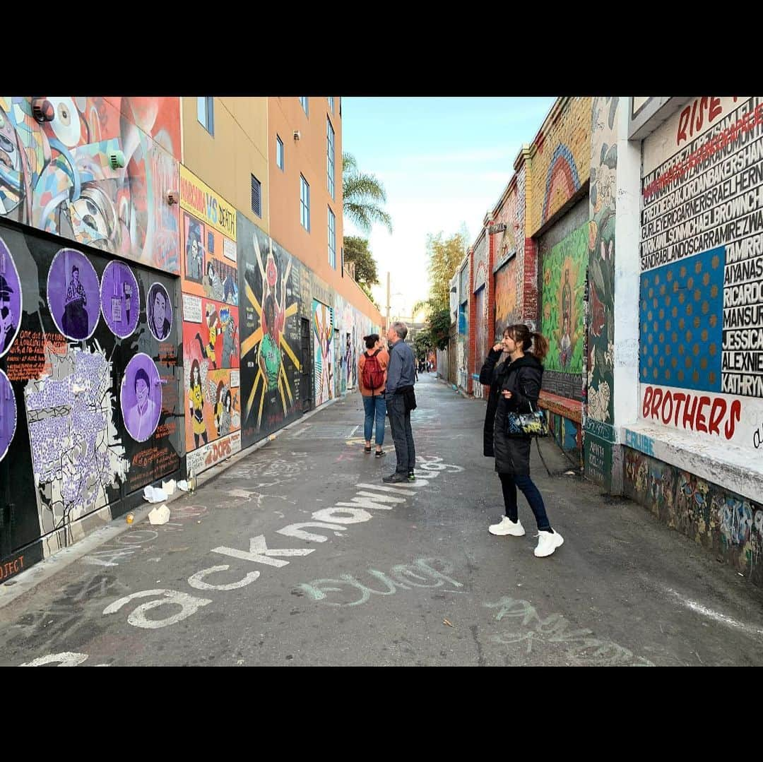 新山千春さんのインスタグラム写真 - (新山千春Instagram)「圧倒された壁画　🎨  #art #wallart #sf #instagood #california  #vintage #pier39  #新山千春」2月12日 23時00分 - chiharuuu_0114