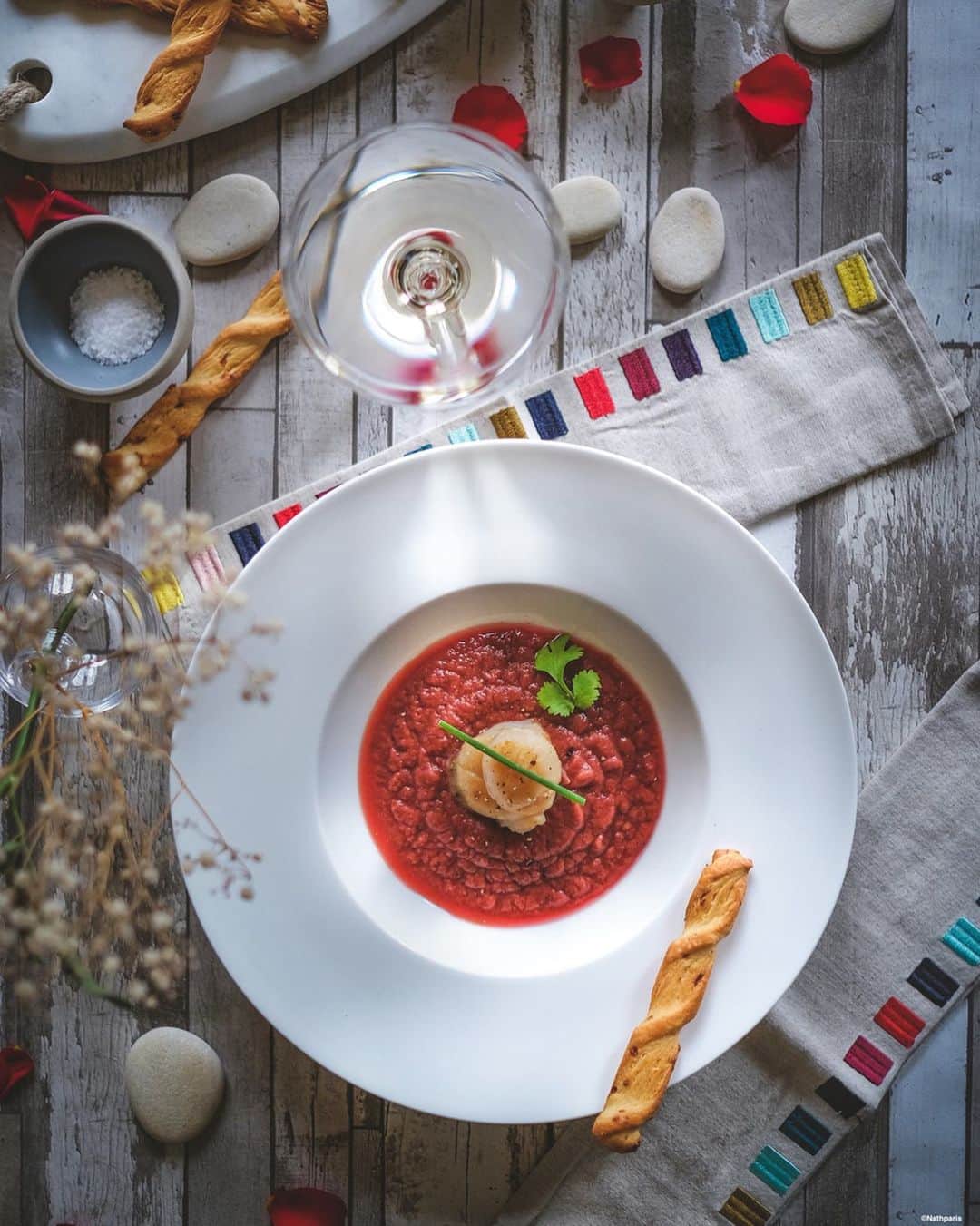 nathparisさんのインスタグラム写真 - (nathparisInstagram)「CONCOURS VALENTINE’S DAY . Dans quelques jours c’est la fête des amoureux et quoi de mieux que d’organiser un dîner romantique à la maison. . Pour la Saint Valentin @habitat_france vous offre un bon d’achat de 100€ ! . Pour participer et gagner ce bon d’achat : 👉S’abonnez à @nathparis et à @habitat_france 👉Likez ce poste 👉Invitez votre moitié à participer . 👉Vous avez jusqu’au 16 février pour participer 😊 . Voici mon menu : -Croustillant de légumes de Provence -Écrasé de betterave, noix de st-Jacques rôties -Tartelette aux framboises  Et vous que faites-vous pour la Saint Valentin ?」2月12日 23時04分 - nathparis