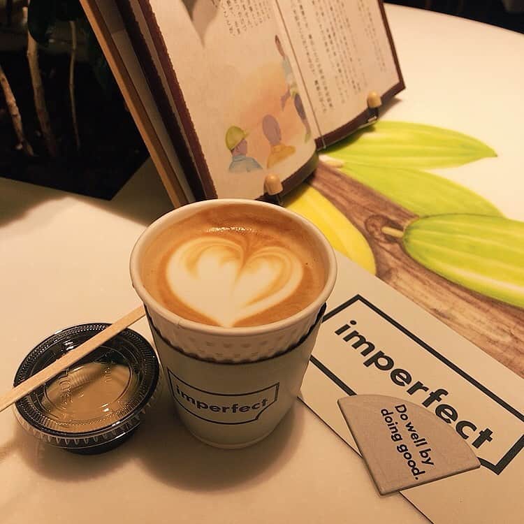 milleprintemps Japanさんのインスタグラム写真 - (milleprintemps JapanInstagram)「近くまで来たので念願のショップで休憩タイム☕️ * たとえ不完全（imperfect）な取り組みだとしても、自分たちで出来ることから少しでも世界と社会をよくしていこう * ナッツバターコーヒーをいただきました！ あと実はアイスクリームも食べ…。 バレンタイン用にチョコレートバークも。おまけ情報ですが、カスカラティもありました。 #表参道#表参道カフェ #表参道ヒルズ #imperfect表参道#同潤館#表参道コーヒー」2月12日 23時15分 - milleprintemps.chi