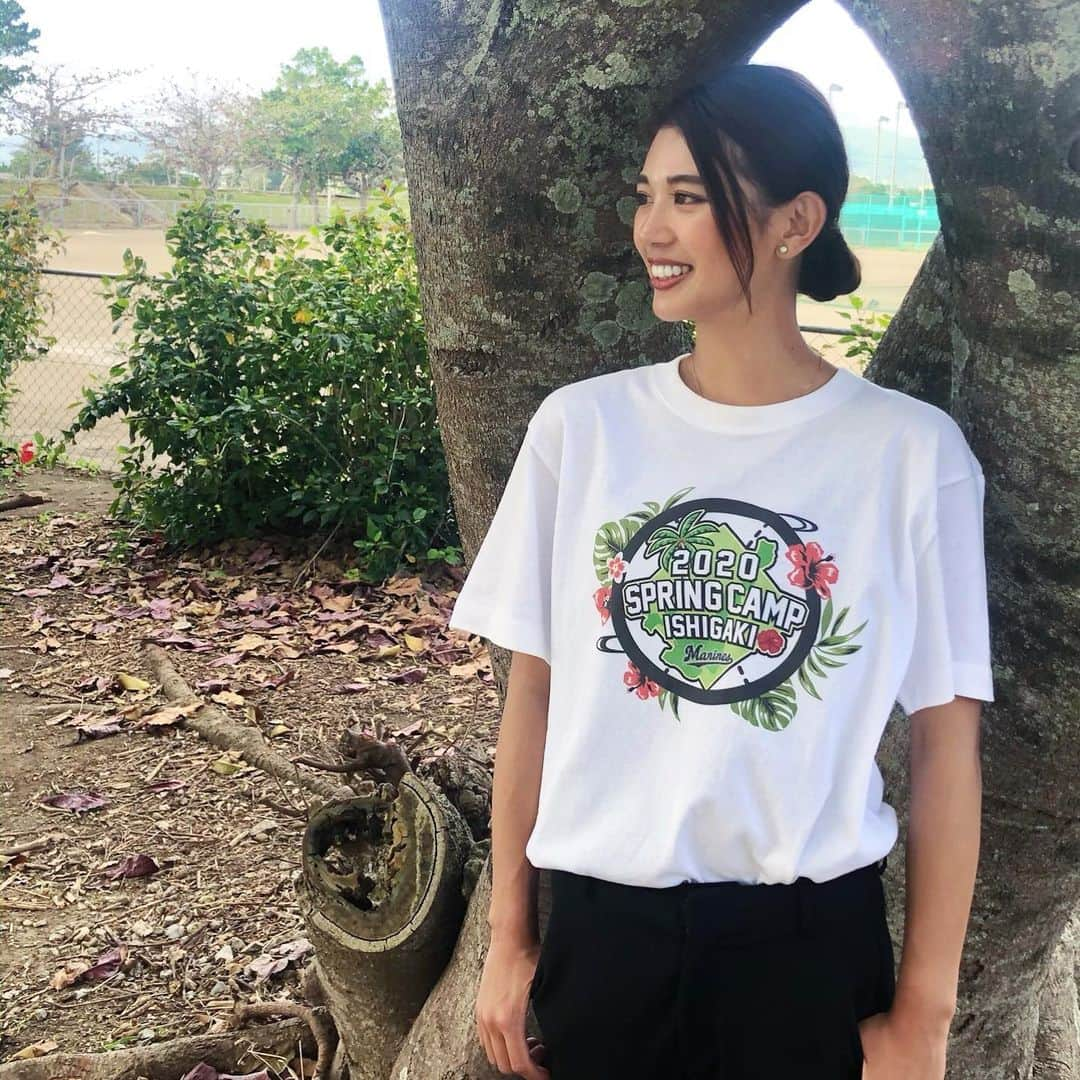 坪井ミサトさんのインスタグラム写真 - (坪井ミサトInstagram)「. . キャンプTシャツが可愛い😍 . いよいよ残り1日となりました。 最後までリポーターとして しっかり情報をお届けできるように 頑張ります💪🏻⚾️ . 明日はついに… 佐々木朗希投手がブルペンへ！？ 楽しみです！！！！！ . 生中継 「日テレnews24」お見逃しなく⭐️ . . #千葉ロッテマリーンズ #石垣キャンプ #日テレnews24 #ロッテ #佐々木郎希 #注目 #野球 #野球キャンプ #野球女子 #fitness #fitnessgirl #run #running #走る人」2月12日 23時24分 - misato1030