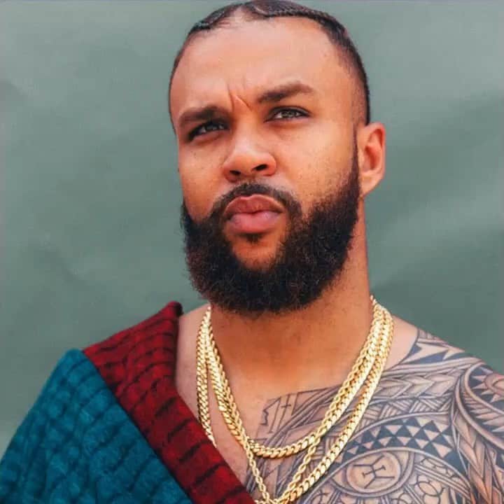 のインスタグラム：「Only good vibes here @jidenna in #ozwaldboateng 🎵“Zodi”🔥🔥 .....…………....................................................... 📸 @jidenna ......…………...................................................... #authenticidentity #ancestralidentity #artistic intelligence #africanism #jidenna #ozwaldboateng」
