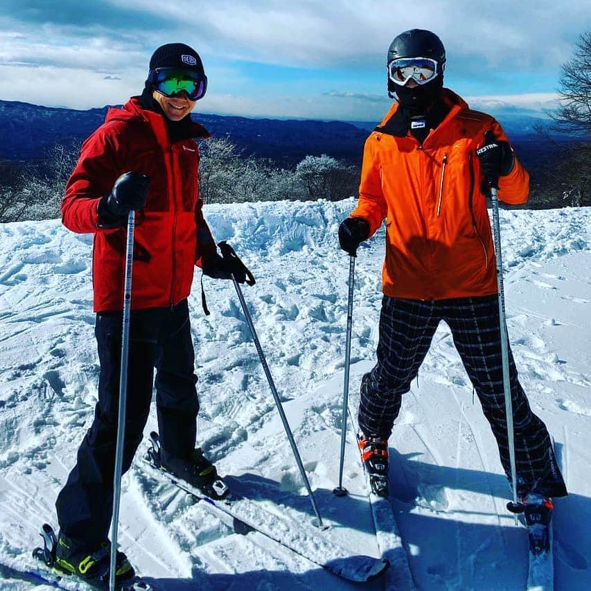 中野信治さんのインスタグラム写真 - (中野信治Instagram)「軽井沢にて束の間の冬休み❄️ 冬のスポーツが似合わない私ですが🤣🤣 大好きな温泉に美味しい食事で最高の息抜きになりました。  急遽参加となった小林くんはスキー上級者だった🎿  私はと言えば。。 来年こそは❗」2月12日 23時30分 - shinjinakano