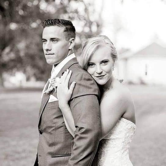 ジェイコブ・ダルトンのインスタグラム：「Here’s one for my #wcw for being the most amazing wife in the world 😊 we stand together through everything no matter what it is. She’s tough, beautiful and incredibly smart. I couldn’t be more thankful God put you in my life 😘 @kaydalton_」