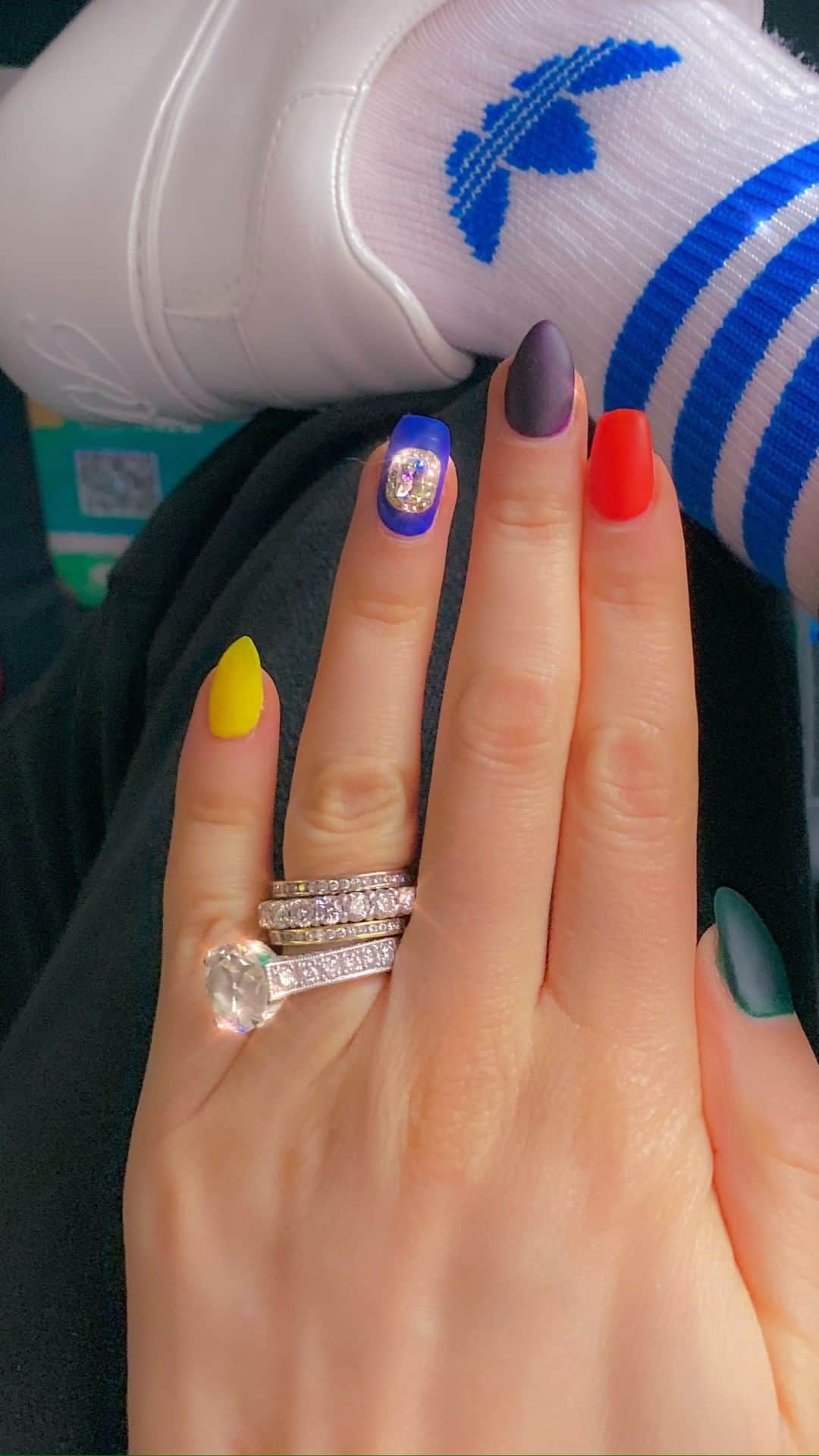 RJMStyleのインスタグラム：「Love? Hate? Leave in the comments below. 💕 #nailsofinstagram #nailart #naildesigns #RJMmanicure」