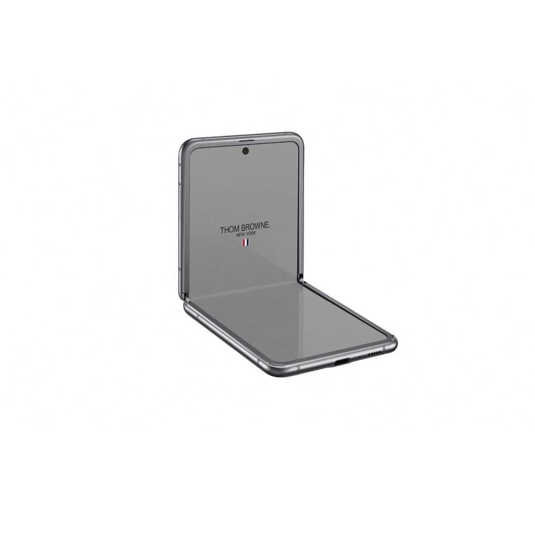 のインスタグラム：「. THOM BROWNE ✖️ Samsung . でたよ。 いよいよ。 日本では、まだ買えないかな。 海外サイトから . . 「Galaxy Z Flip Thom Browne Edition」」