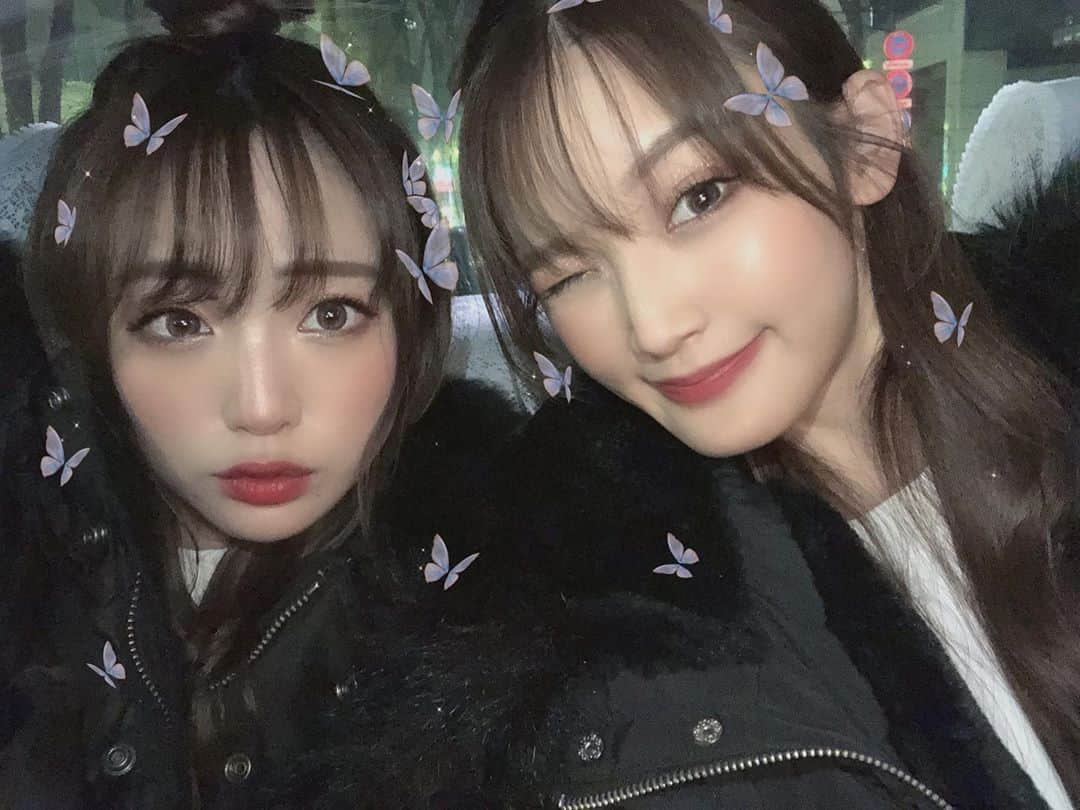 志田友美（ゆうみん）さんのインスタグラム写真 - (志田友美（ゆうみん）Instagram)「スワイプしてね→→→ . 2/11で23歳になりました✨ . たくさんのDMやコメントありがとう😢 . 当日は大好きな友達いっぱい集まってくれて お祝いしてもらったよ⭐️ こんなに最高な友達に囲まれて祝われる誕生日… なんて幸せなのでしょう😭😭😭 . 前から準備してくれて色々考えてくれてたって思うと泣ける。。 . たくさん笑って一生忘れられない1日になりました❤️ 本当にありがとう😊 . 22から23あっという間だったなぁ。 感謝の気持ちを忘れず、私らしく23歳生きていきます💭💭 . バースデーイベントも決まったのでみなさん是非お祝いしてください🥂 .  #誕生日 #23歳 #恐竜コーデ #🦖　#ootd #幸せ #biglove ❤️」2月13日 0時44分 - yuumi_shida