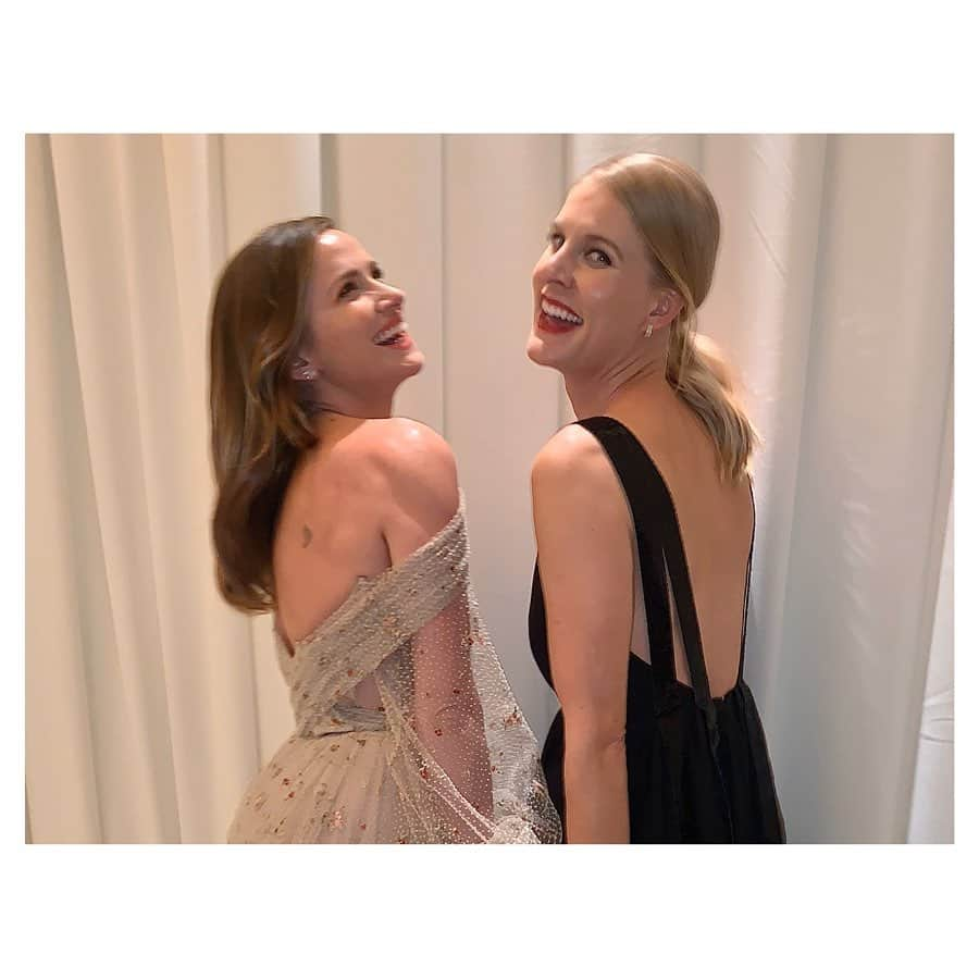 シャンテル・ヴァンサンテンさんのインスタグラム写真 - (シャンテル・ヴァンサンテンInstagram)「Love these women... truth is getting dressed up for events makes me anxious and red carpets make my legs shake and heart race. Too much attention on what I am “supposed” to look like. But this group of ladies stand by me, make me feel confident, remind me I am human, to not take things so serious, to be goofy, to enjoy moments, and own my flaws... i feel lucky to have circles of women who lift and build each other up. I adore them... ❤️❤️ #wcw #notsurethatisstillcool #celebratingmysisterswillalwaysbecooltome」2月13日 0時56分 - therealshantel