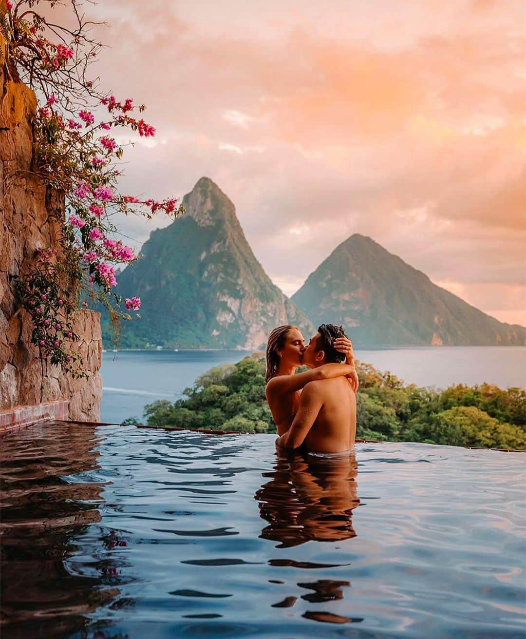Wonderful Placesさんのインスタグラム写真 - (Wonderful PlacesInstagram)「Jade Mountain - St. Lucia ✨💖💖💖✨ Tag your special someone!!! . Picture by ✨✨@barbieandpanda✨✨ #wonderful_places for a feature 💖」2月13日 1時35分 - wonderful_places