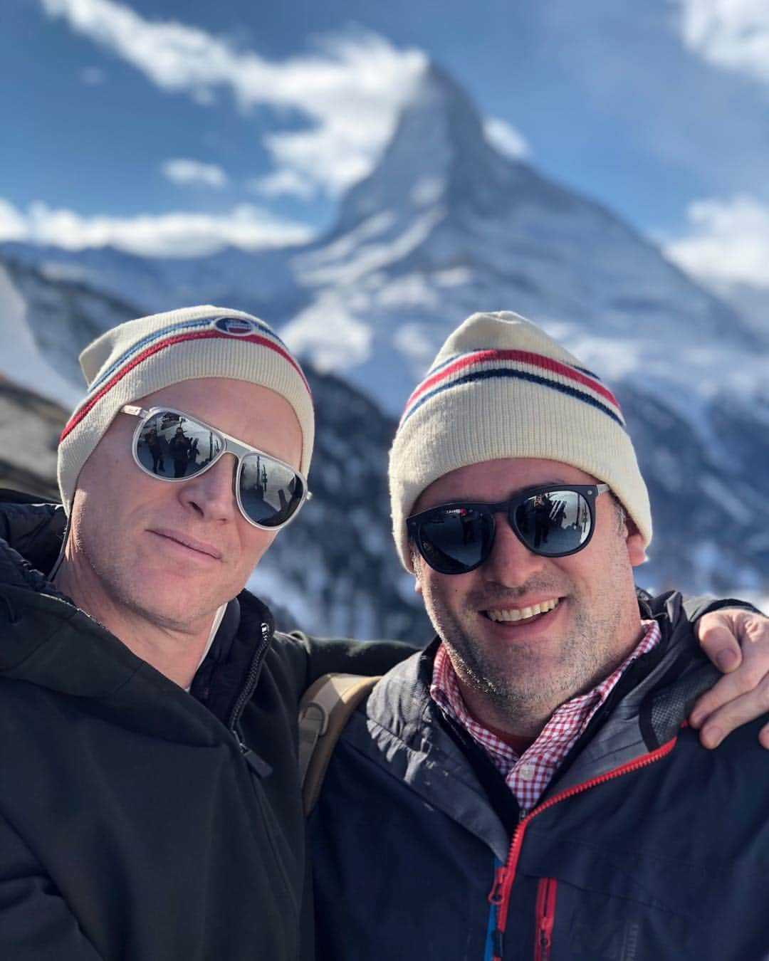 ポール・ベタニーさんのインスタグラム写真 - (ポール・ベタニーInstagram)「Just a perfect day with family, and here with my chum @cjswihart #matterhorn #zermatt」2月13日 1時48分 - paulbettany