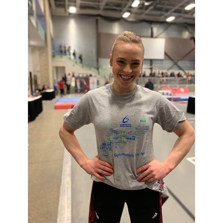 エリー・ブラックさんのインスタグラム写真 - (エリー・ブラックInstagram)「Had a great weekend at Elite Canada representing my home province, Nova Scotia! Thanks @gymnastics_novascotia for the awesome shirt. Proud of this team! #teamNS #gymnasticsislife #gymnasticsisfun」2月13日 2時19分 - ellieblack_