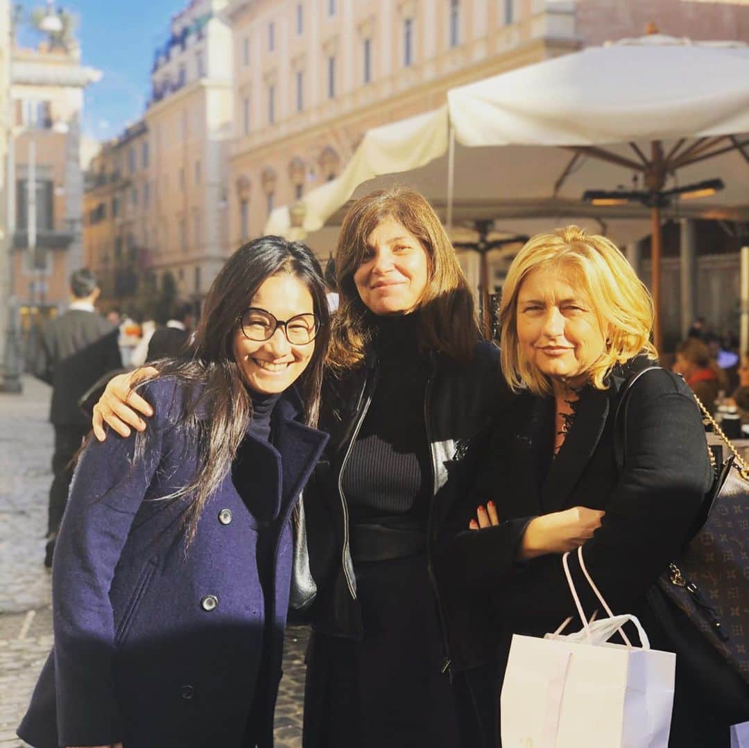 伊達公子さんのインスタグラム写真 - (伊達公子Instagram)「ローマに来ると私の友人のお友達とLunchで再会！ 今日も1日たくさん歩いた。 夜はシーフードのレストラン。 20:00でガラガラ。だけど、帰るころには満席の人気店。 みんな食べ始めが遅い！ #伊達公子 #kimikodate #テニス #テニスプレーヤー #テニスプレイヤー #tennis #tennisplayer #instatennis #instasports #rome #italy #イタリア #ローマ #lunch #friends #友達 #」2月13日 7時49分 - kimiko.date