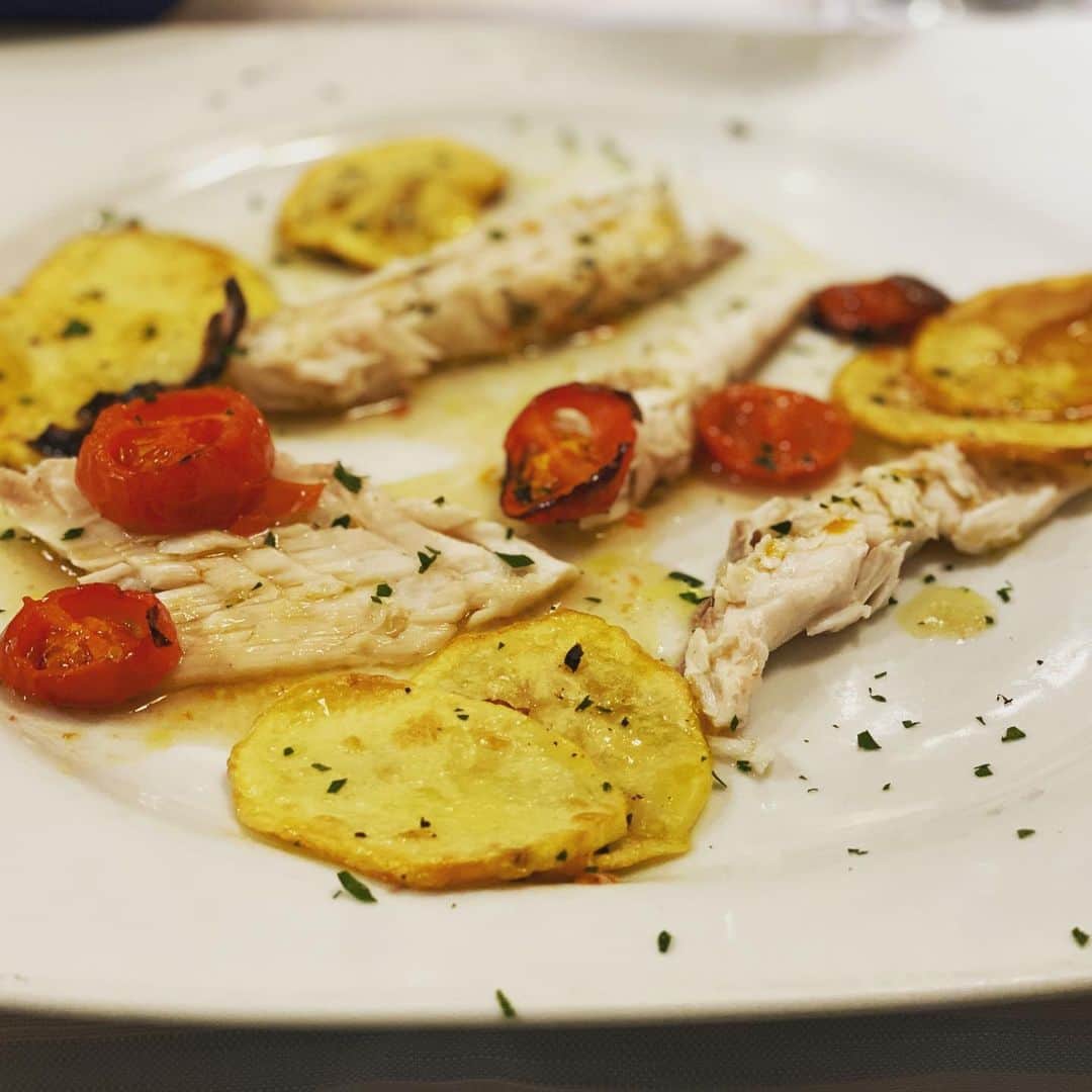 伊達公子さんのインスタグラム写真 - (伊達公子Instagram)「ローマに来ると私の友人のお友達とLunchで再会！ 今日も1日たくさん歩いた。 夜はシーフードのレストラン。 20:00でガラガラ。だけど、帰るころには満席の人気店。 みんな食べ始めが遅い！ #伊達公子 #kimikodate #テニス #テニスプレーヤー #テニスプレイヤー #tennis #tennisplayer #instatennis #instasports #rome #italy #イタリア #ローマ #lunch #friends #友達 #」2月13日 7時49分 - kimiko.date
