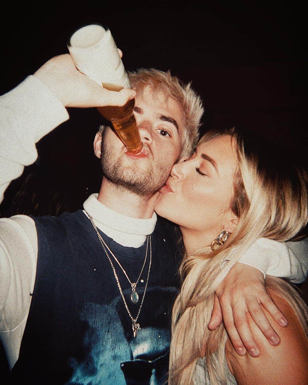 ジャック・ジョンソンのインスタグラム：「Yeah we probably have more fun than you 🤷🏼‍♂️」